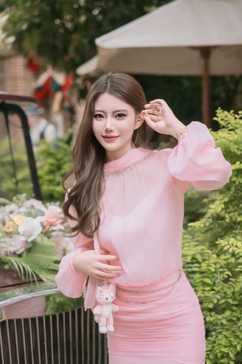 操哭女同桌的相关介绍