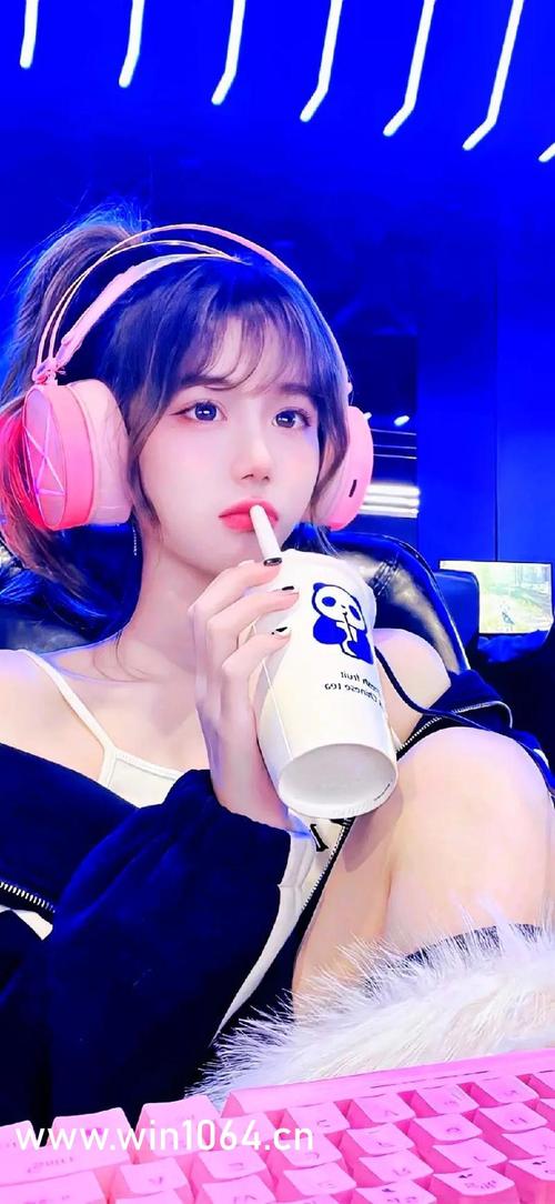 摸女秘书的相关介绍