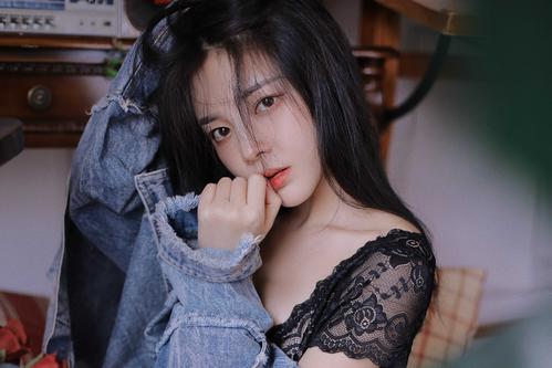 18禁欧美在线的相关介绍