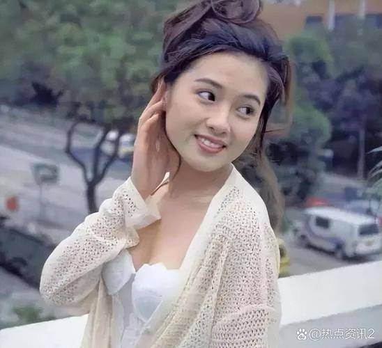 爆操性感老师的相关介绍