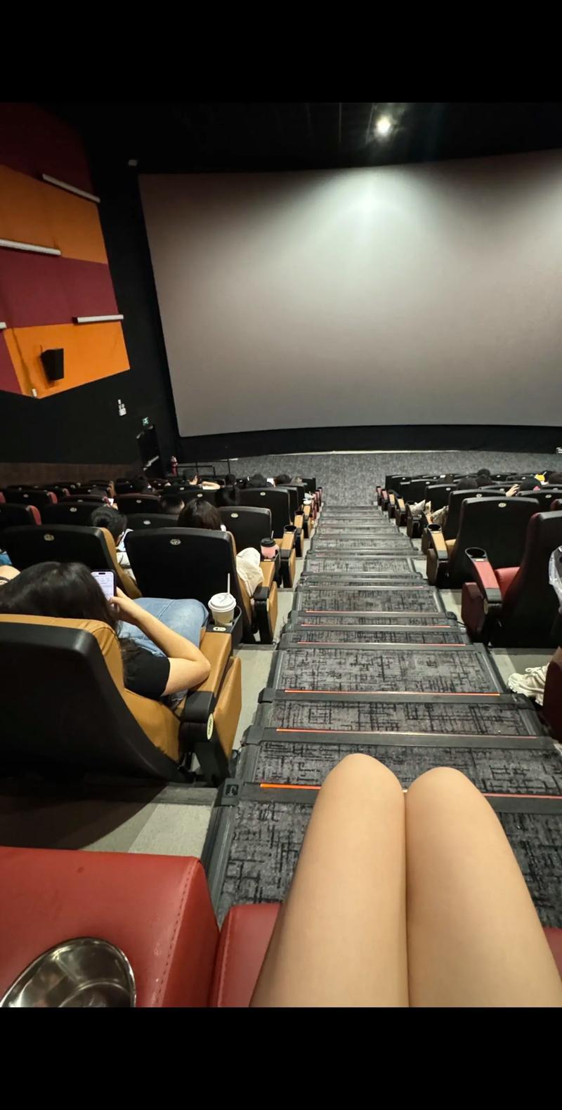 女性私处有黄色分泌物的相关介绍