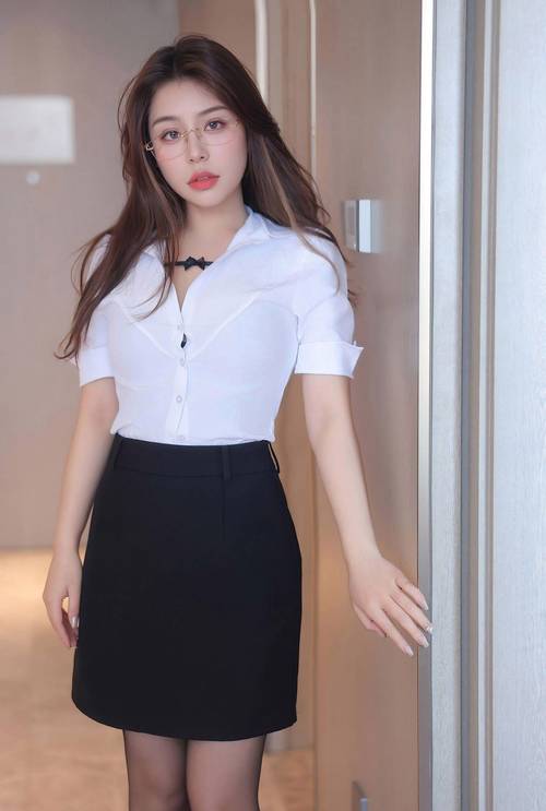 丰满少妇av一区二区三区的相关介绍