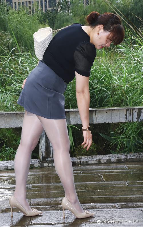 狂干女秘书的相关介绍