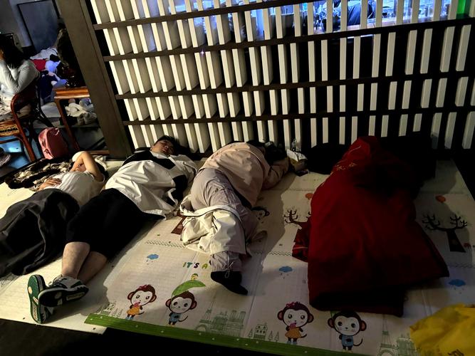 美女老师被学生操视频的相关介绍