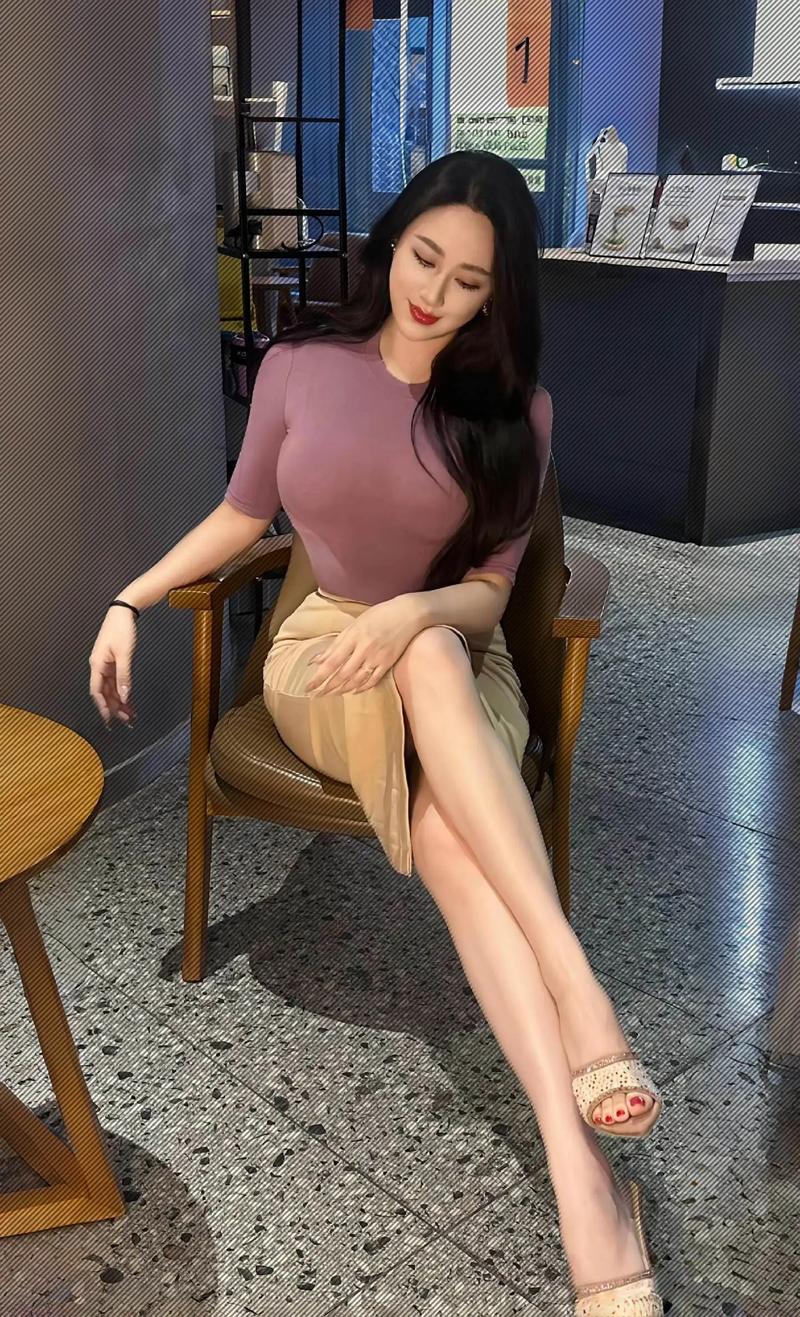 一边亲一边摸视频的相关介绍