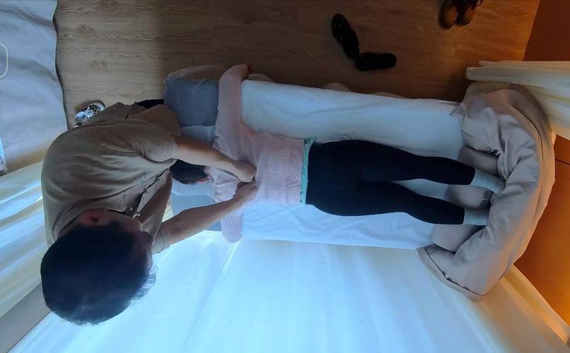 丰满女秘书的相关介绍