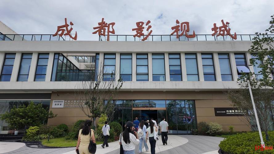 一边摸下面一边摸上面的相关介绍