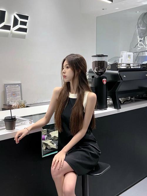 狂操白丝美女的相关介绍