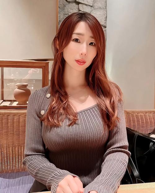 美女老师被强上操哭的相关介绍