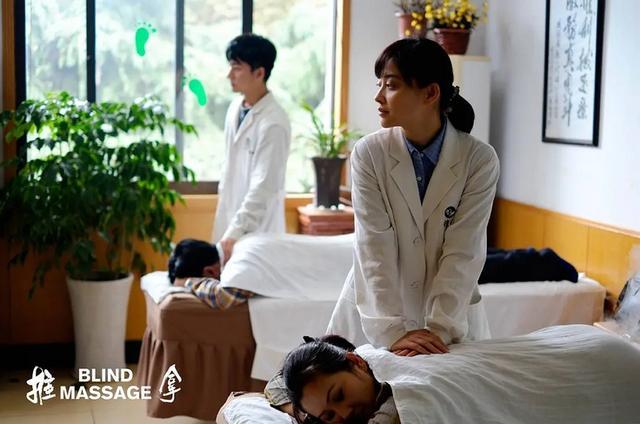 操白黑丝美女的相关介绍