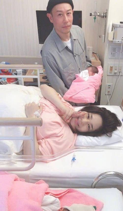 抬起双腿操的美女白浆流视频的相关介绍
